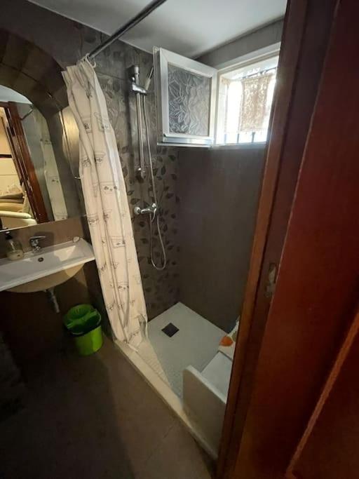 Casita Al Completo En *